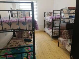 Хостелы Crystal Palace Hostel Баку Общий 4-местный номер для мужчин и женщин-6