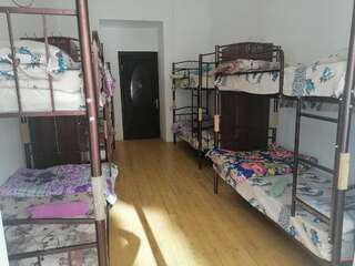 Хостелы Crystal Palace Hostel Баку Кровать в общем 8-местном номере-9