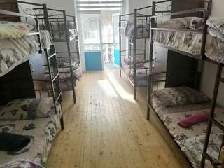 Хостелы Crystal Palace Hostel Баку Общий 4-местный номер для мужчин и женщин-12