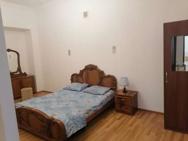 Хостелы Crystal Palace Hostel Баку-19
